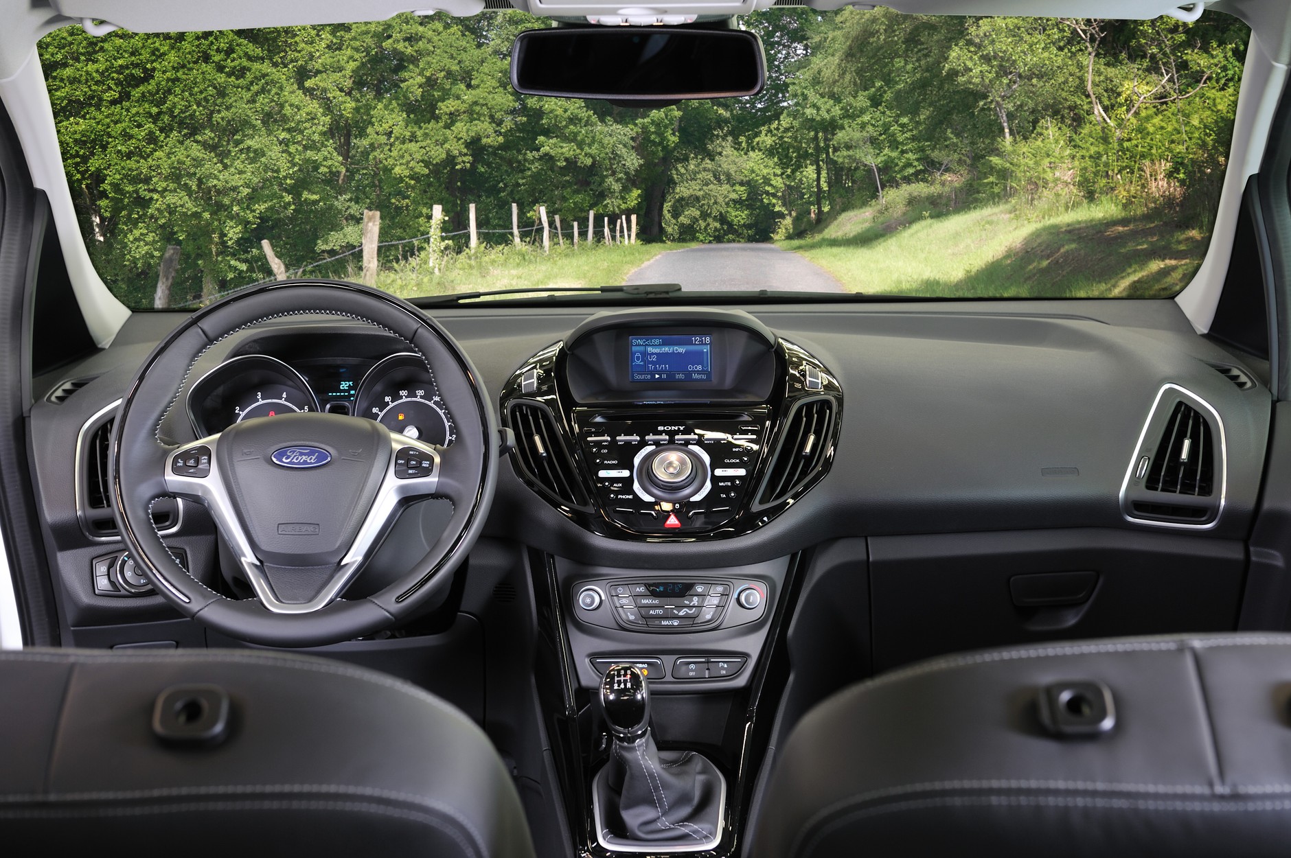Ford B-Max: nowy, praktyczny mieszczuch