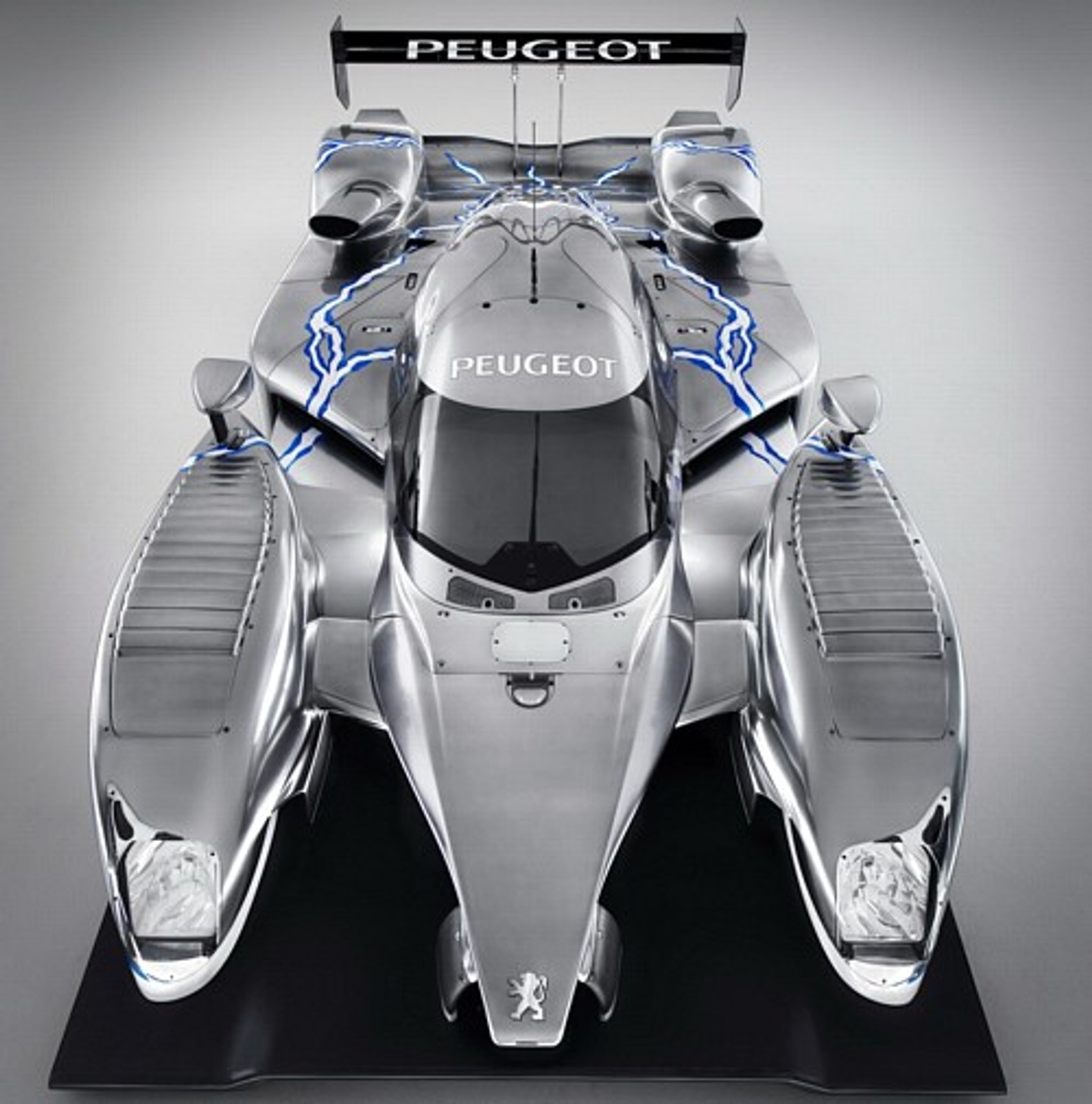 Peugeot 908 HY - hybrydowy bolid z dieslem