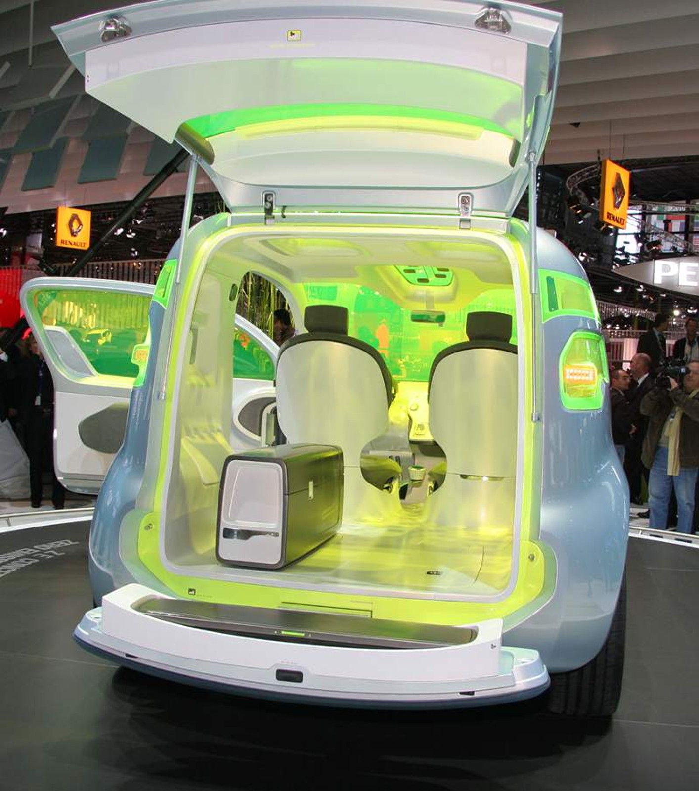 Paryż 2008: niezwykły Renault Z.E. Concept (fotogaleria + wideo)