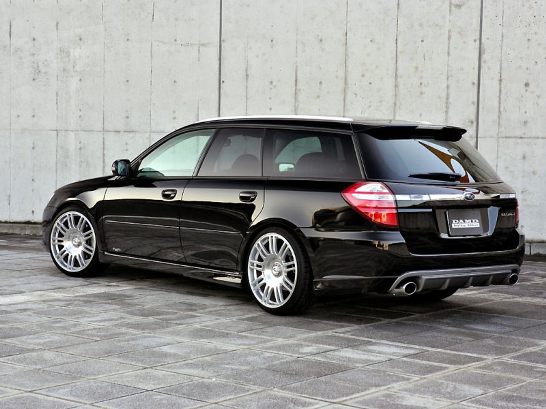 DAMD przygotował pakiet BlackXMetal dla Subaru Legacy kombi