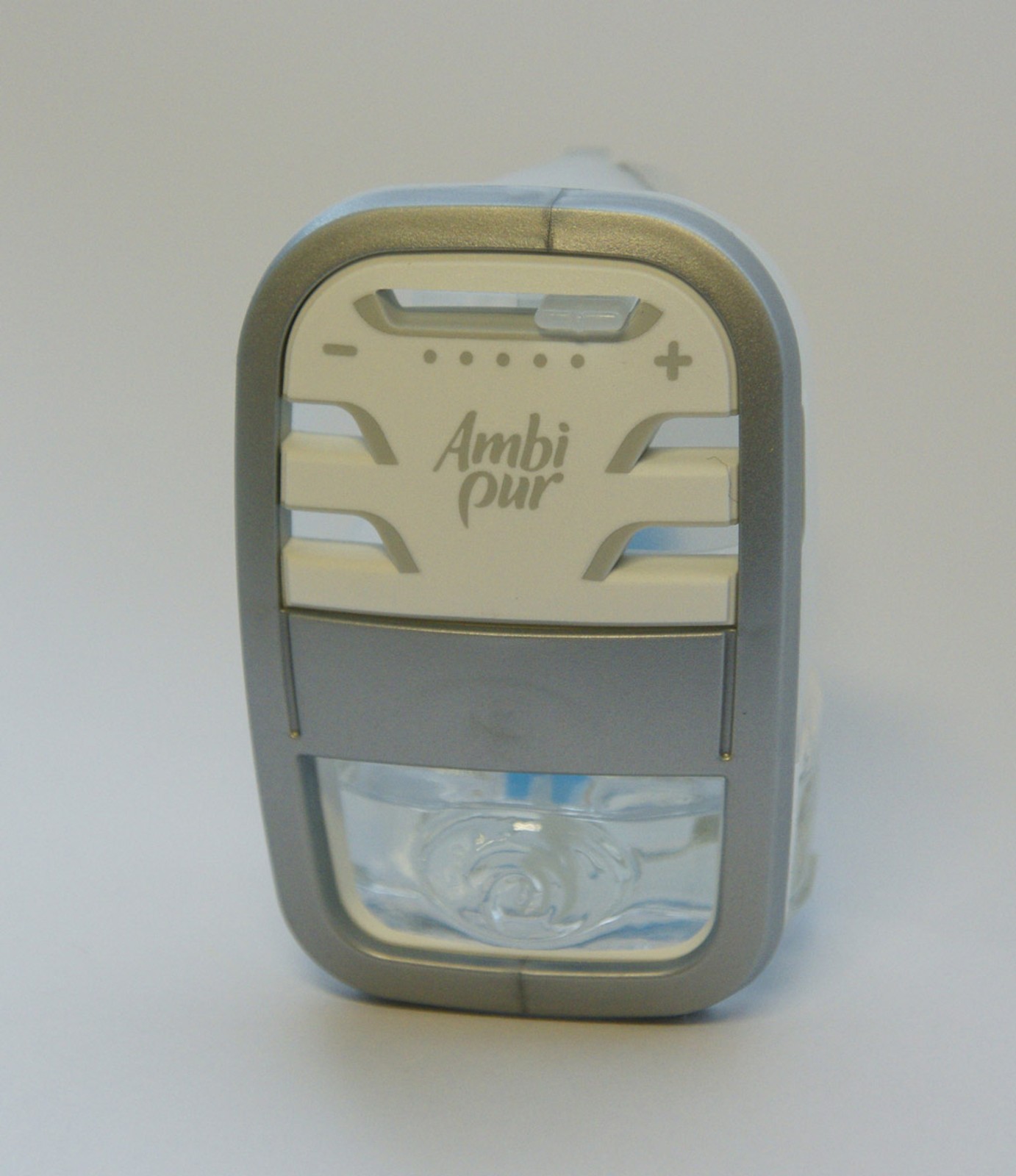 Uwaga, zapachy do auta niszczą kokpity!