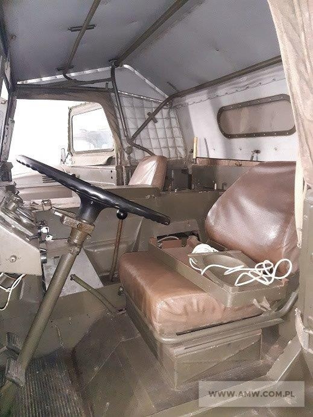 Wnętrze kabiny Stara 660 w wersji sanitarnej.