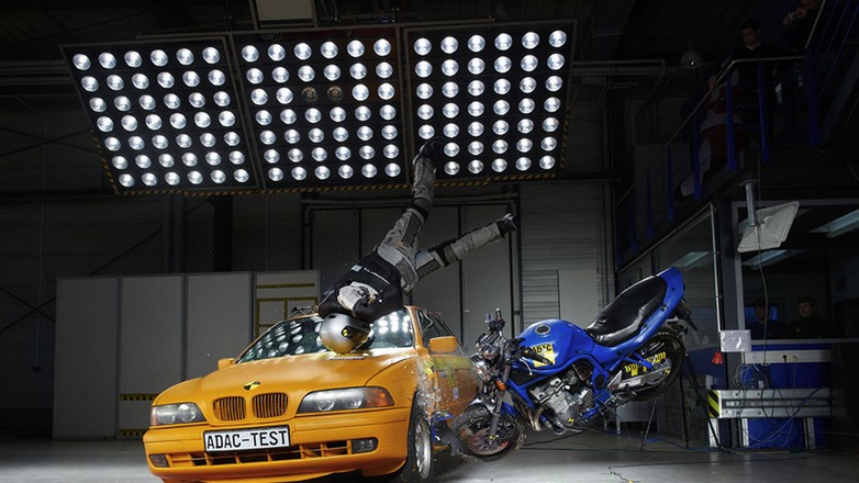 Test poduszek powietrznych dla motocyklistów