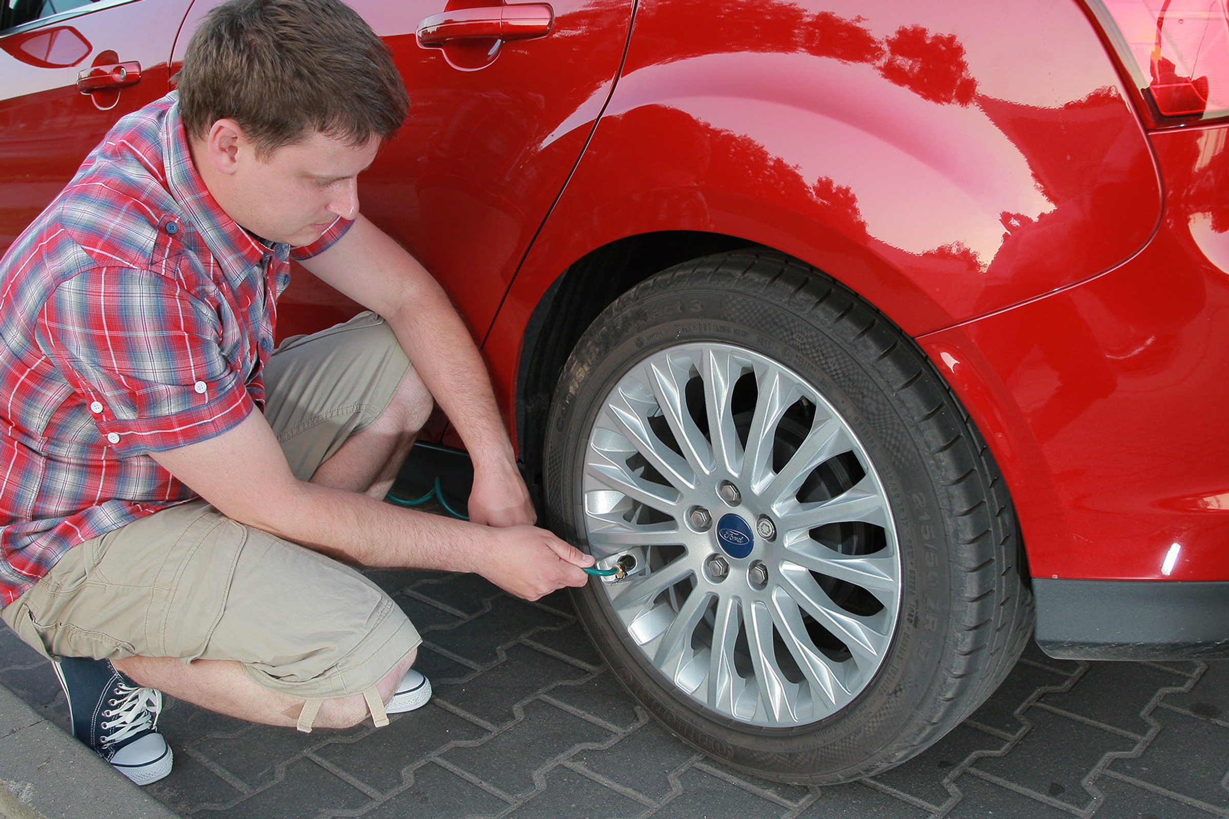 Dlaczego auto zaczęło spalać dużo paliwa? Eksperci: zacznij od sprawdzenia opon
