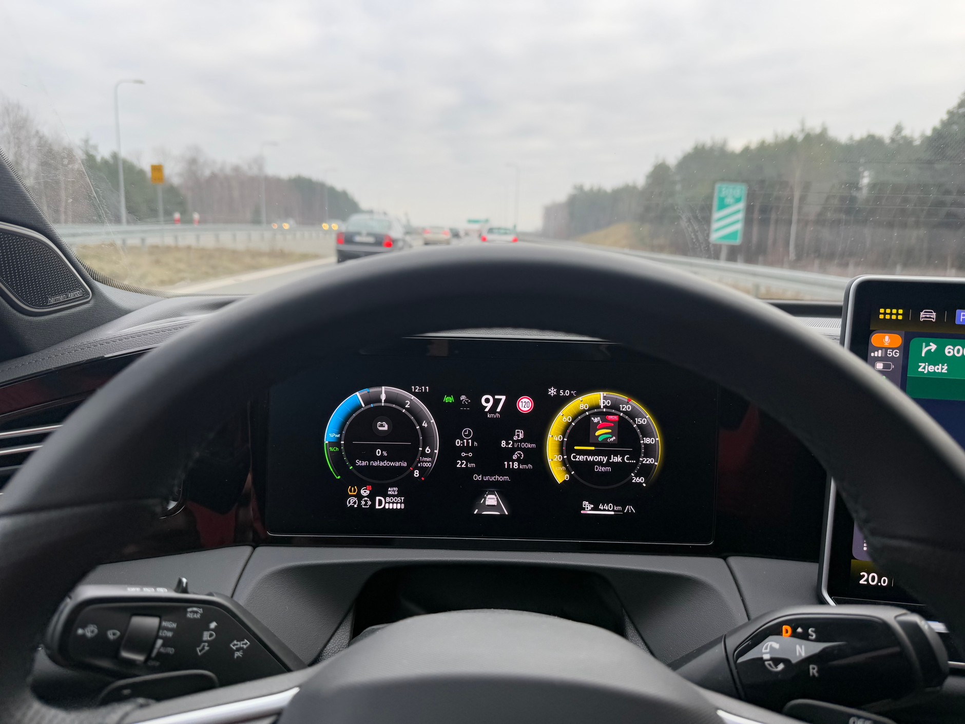 Volkswagen Tiguan eHybrid oszczędnie obchodzi się z benzyną nawet przy prędkości autostradowej