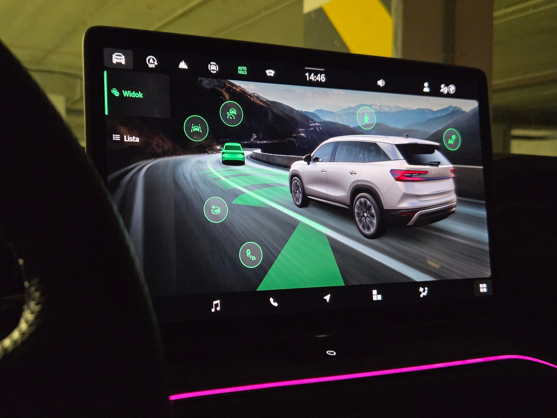 Systemy bezpieczeństwa i wsparcia w nowym samochodzie