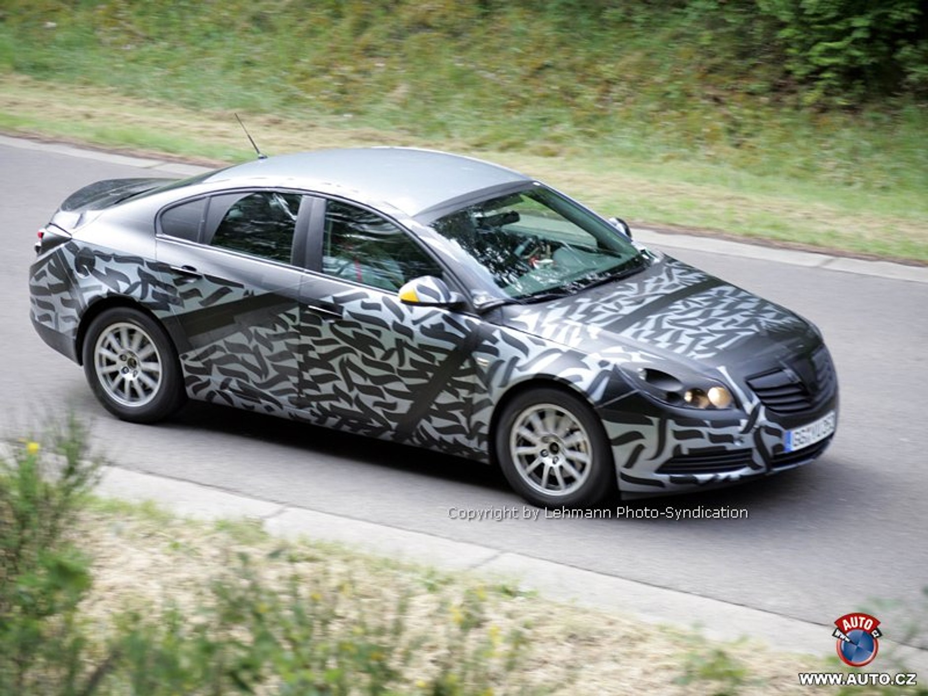 Zdjęcia szpiegowskie: nowy Opel Vectra – prawie jak coupe