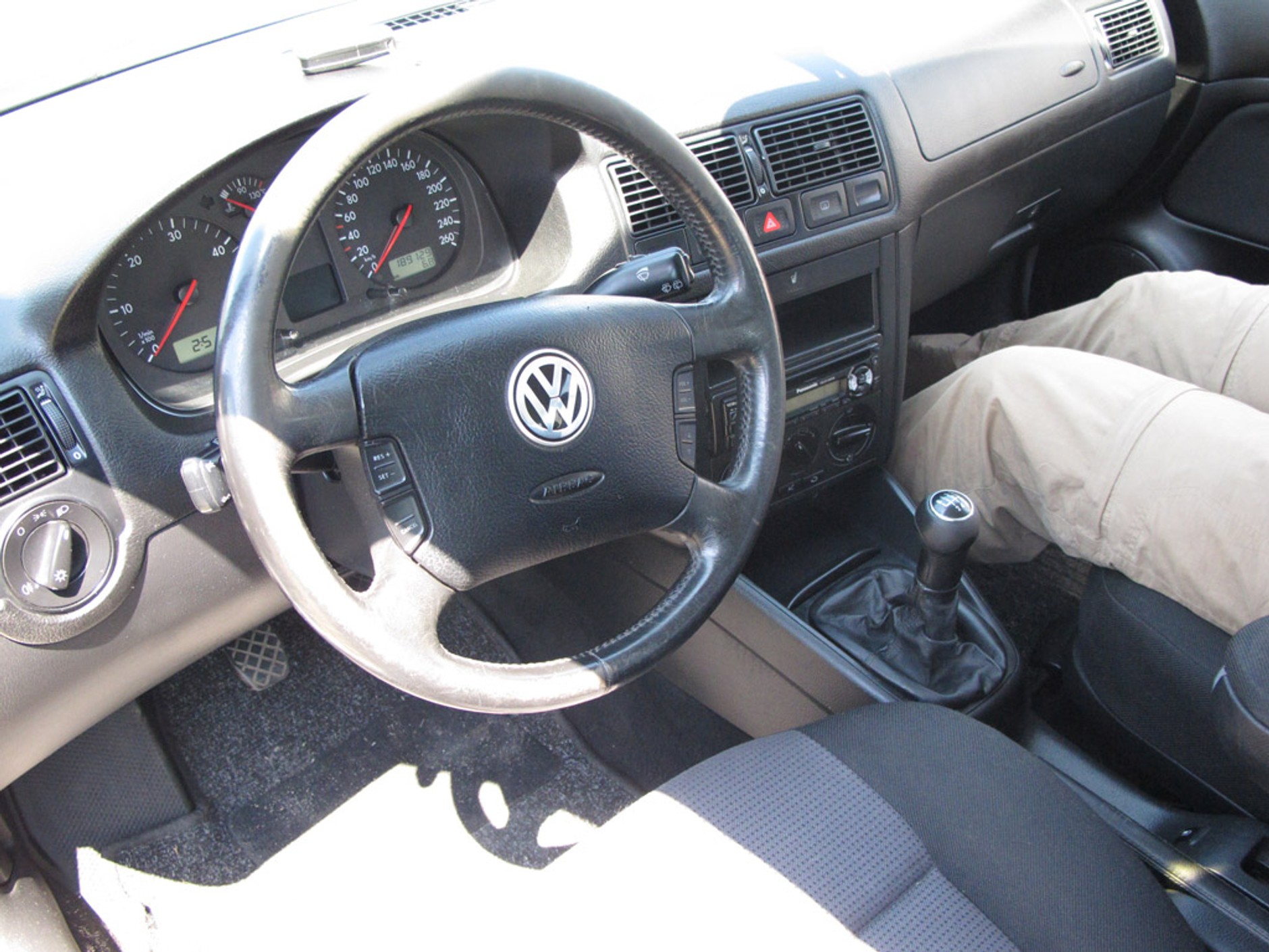 Szukamy auta z ogłoszenia. VW Golf: smutny samochód na lewych tablicach