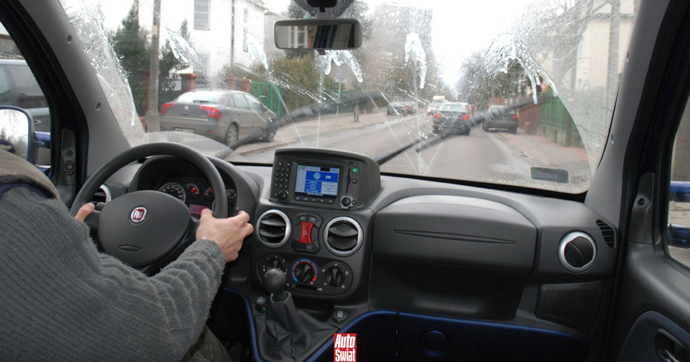 Mandat za włączenie wycieraczek? Wyrok sądu pokazuje, że to możliwe