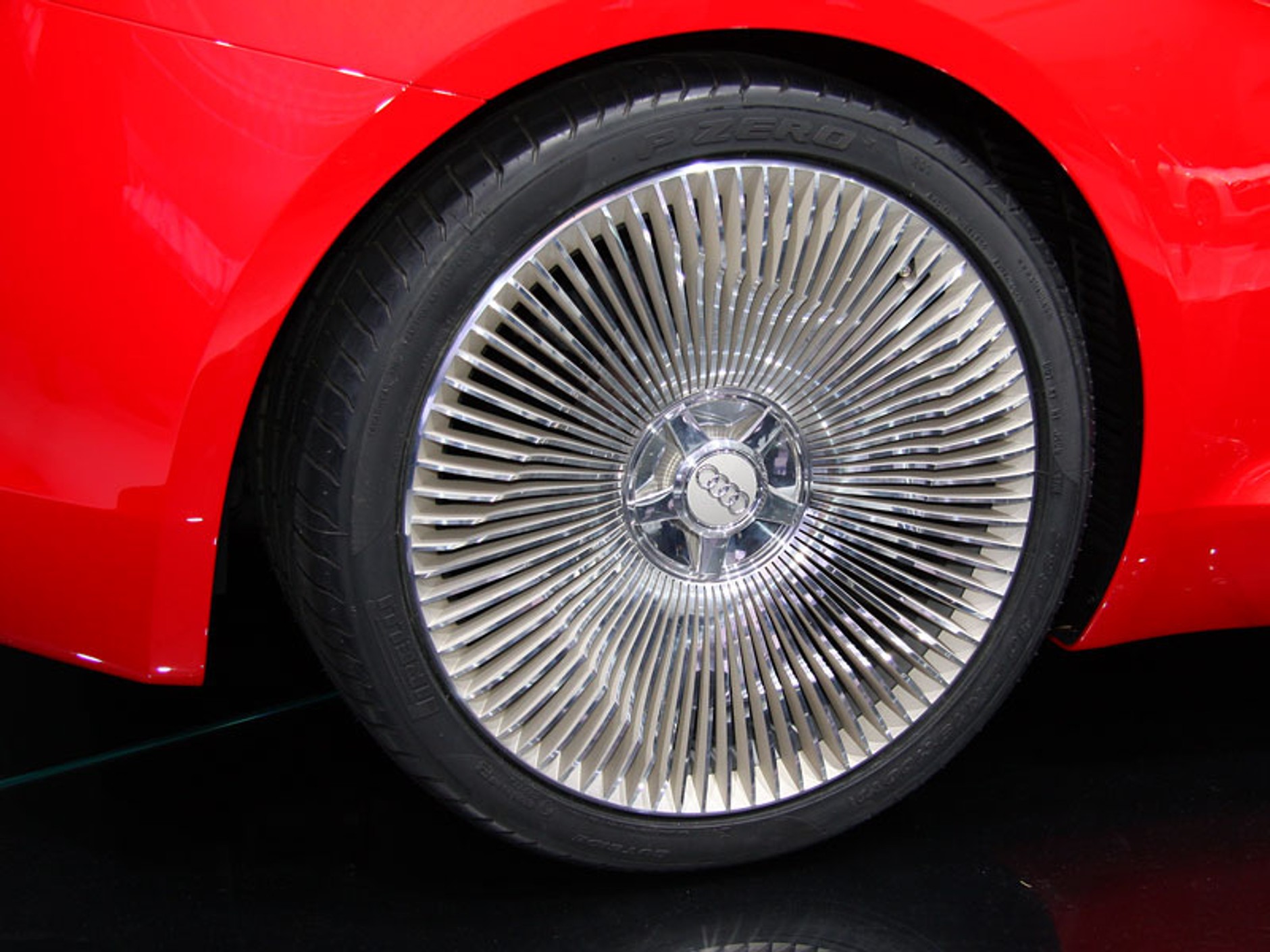 Audi e-tron: w sprzedaży od 2012