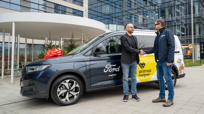Ford Transit Connect PHEV trafił do fundacji Psia Krew