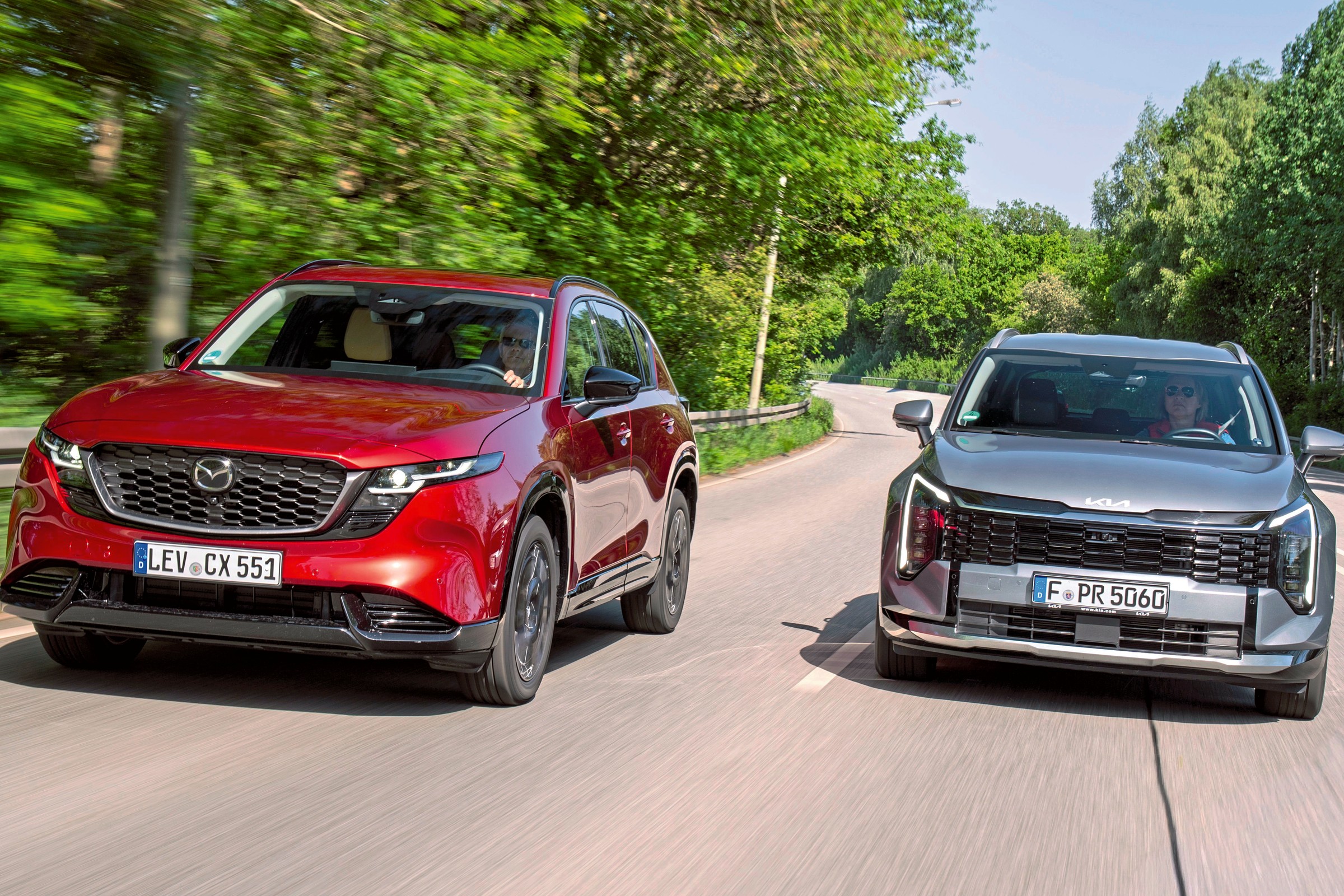Kia Sportage kontra nowa Mazda CX-5. Którego kompaktowego  SUV-a warto kupić?