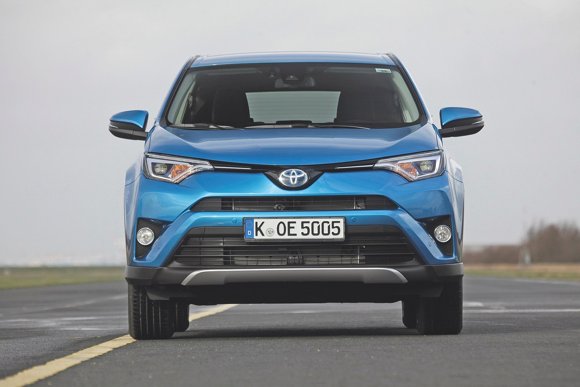 Hybrydowi pogromcy diesli - Mitsubishi Outlander PHEV i Toyota RAV4 Hybrid