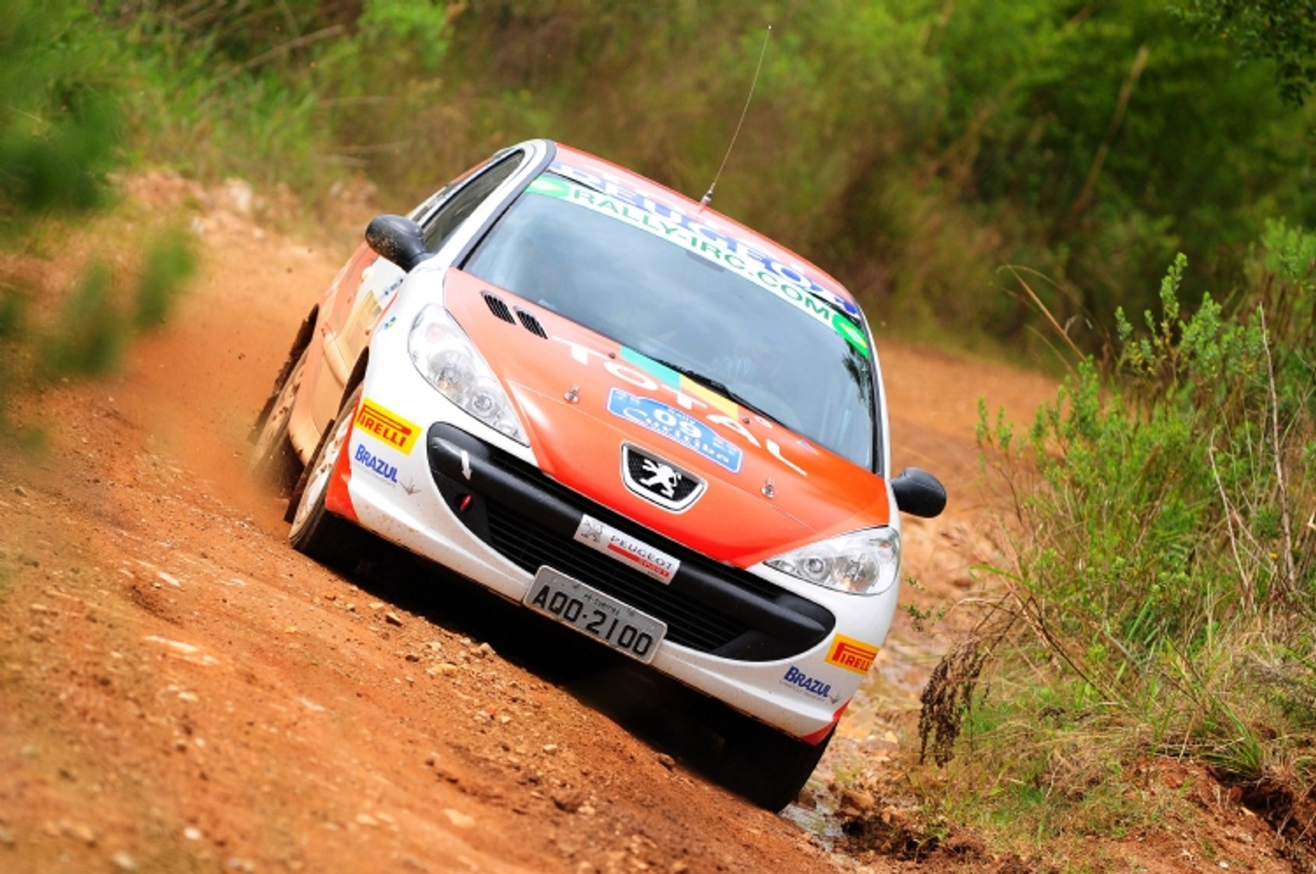 Rally de Curitiba 2010: pewne zwycięstwo Krisa Meeke, Juho Hänninen liderem IRC