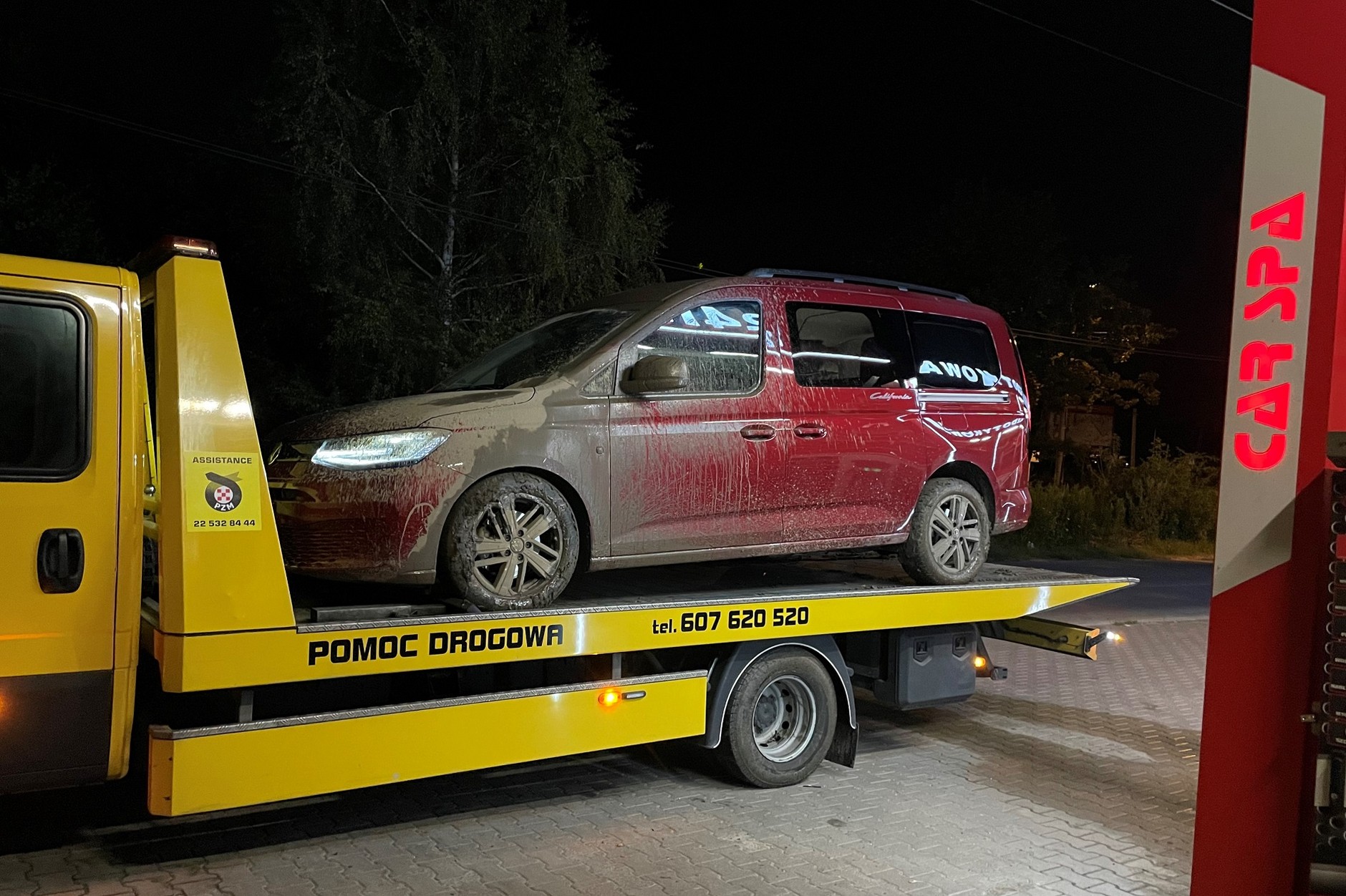 Z błota prosto do samochodowego SPA!