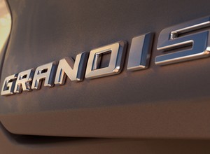 Mitsubishi zapowiada nowego SUV-a dla Europy. Wraca Grandis z hybrydami