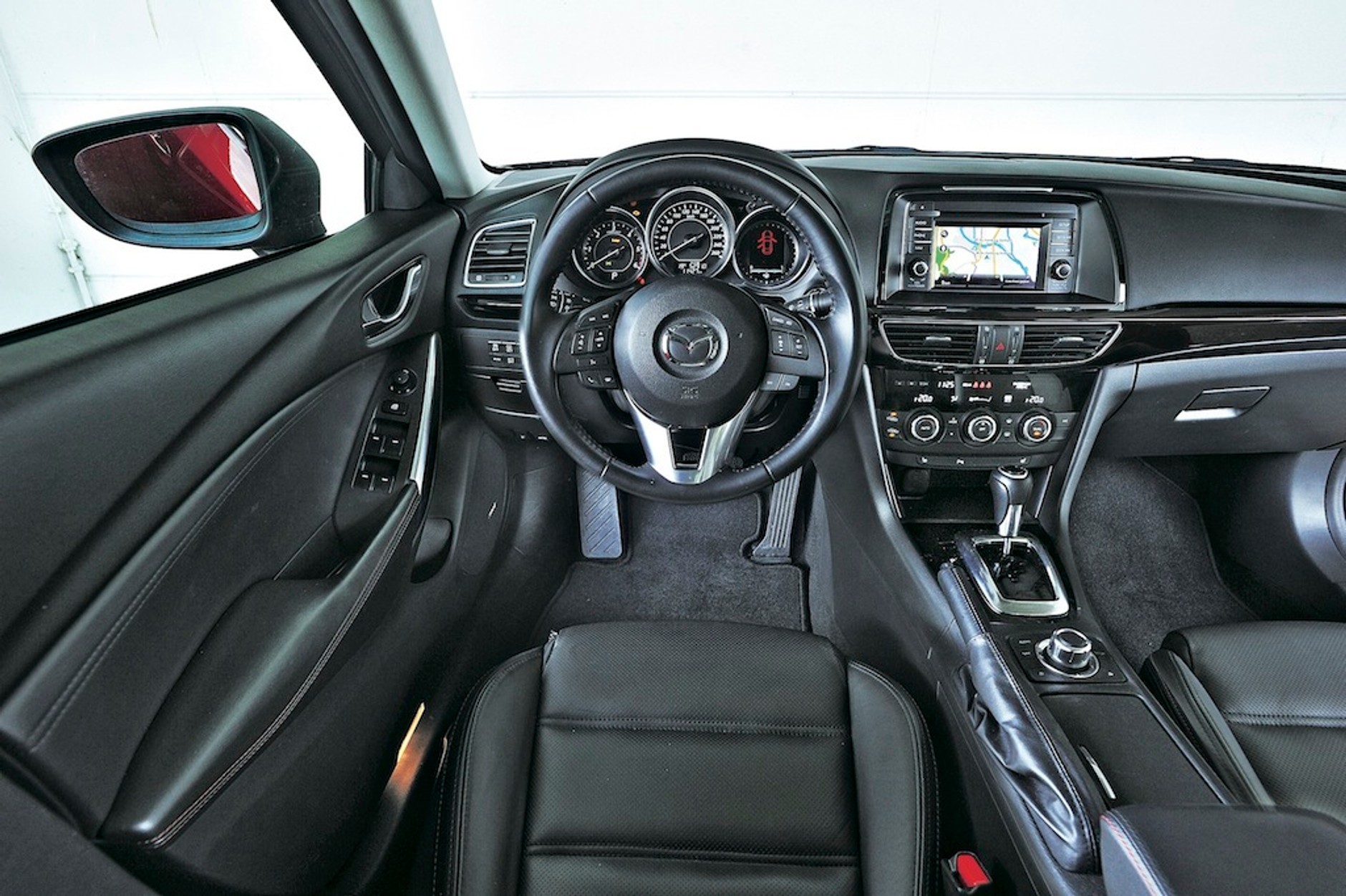 Kombi klasy średniej: Skoda Superb Combi po liftingu, BMW serii 3 Touring, Mazda