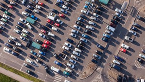 Motoryzacyjna sytuacja Polski. Czy naprawdę mamy tyle starych samochodów i śmiertelnych wypadków? 