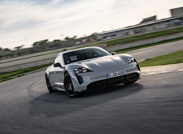 Porsche Taycan GTS – e-sportowa kondycja
