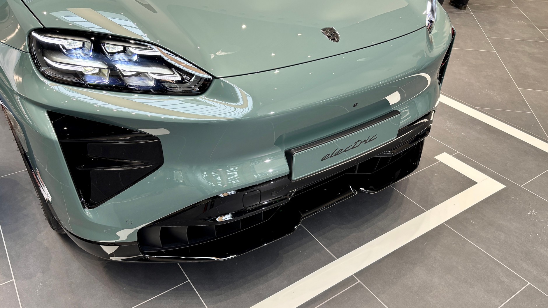 Premiera Cayenne Electric w Porsche Centrum Warszawa Wawer