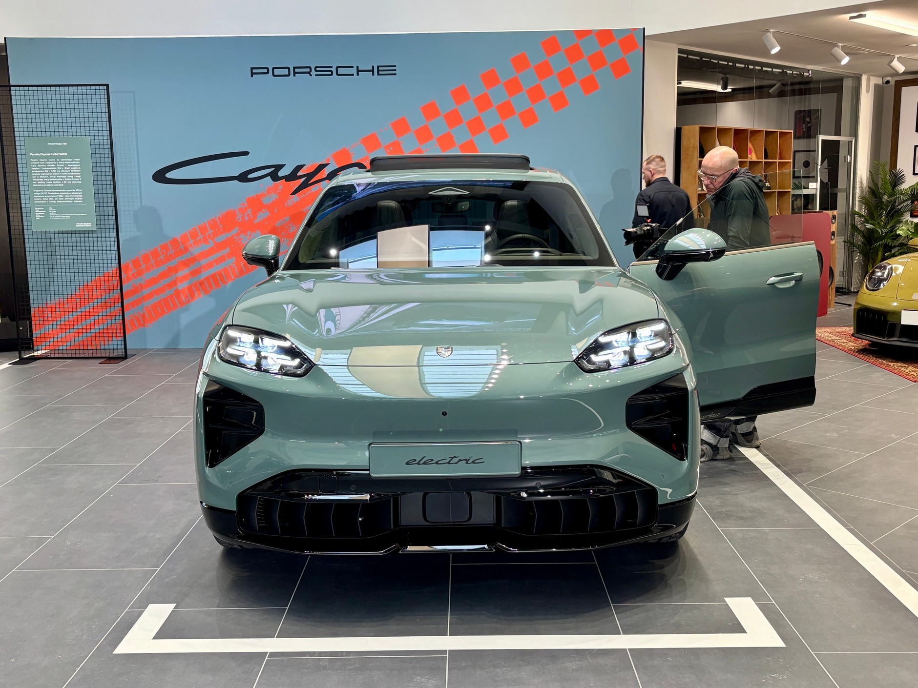Premiera Cayenne Electric w Porsche Centrum Warszawa Wawer