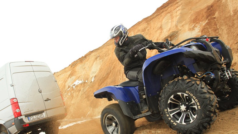 Yamaha Grizzly kontra Volkswagen Crafter: niepokonani