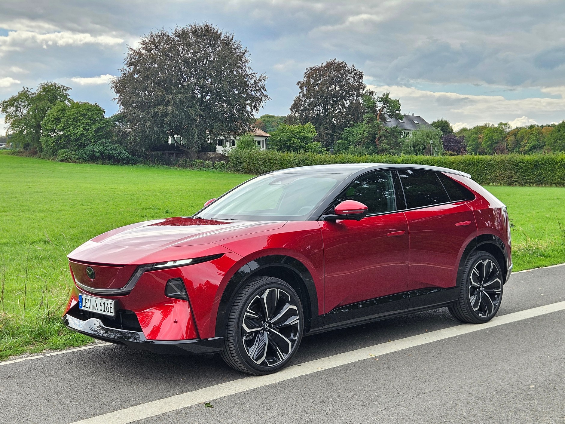 Mazda CX-6e 