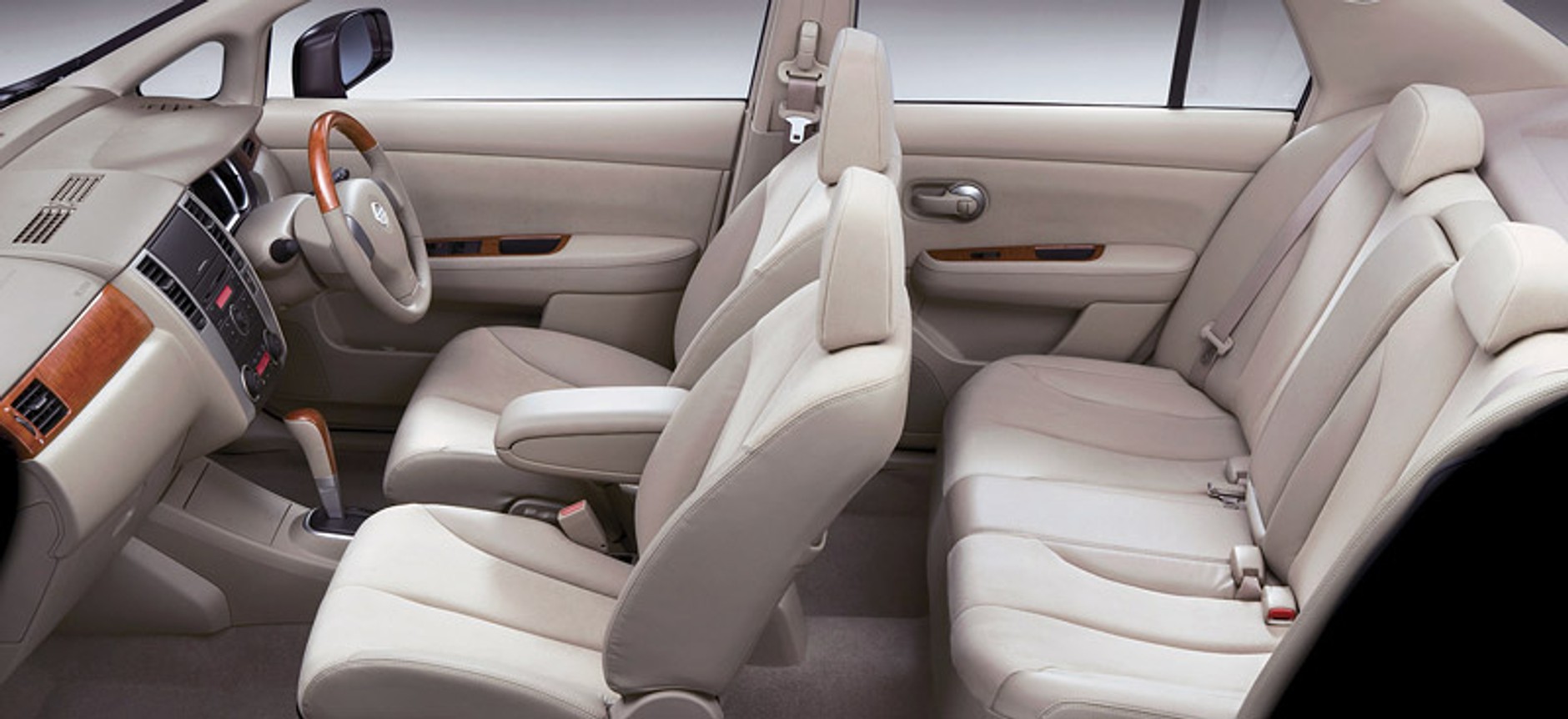 Nissan Tiida – odmłodzony model na rynek japoński