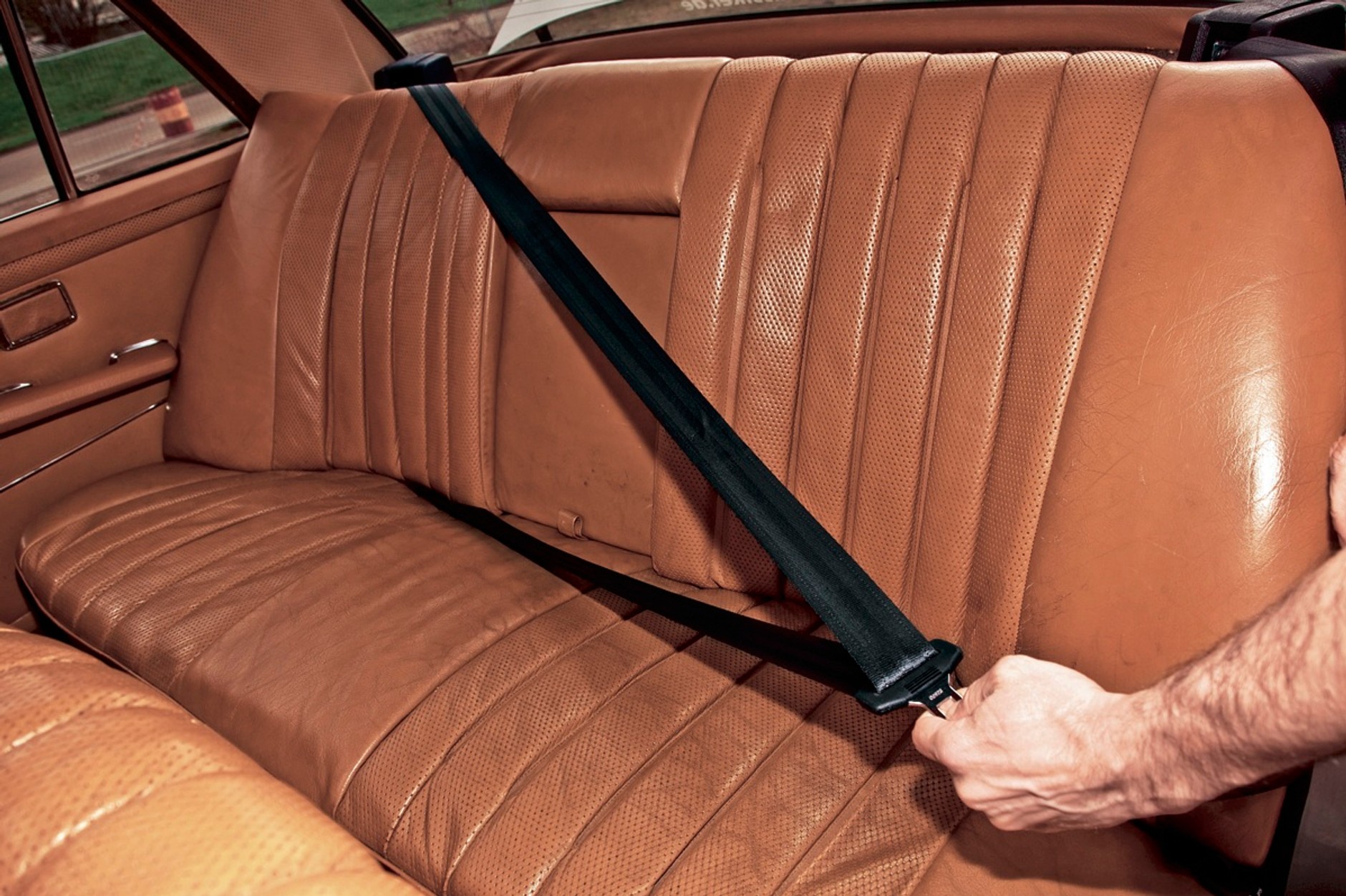 Montaż 3-punktowego pasa bezpieczeństwa