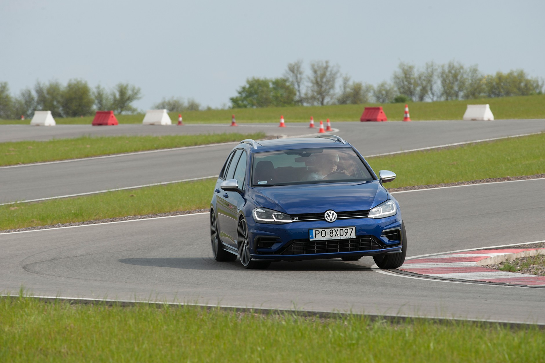 Renault Megane GT vs. VW Golf R