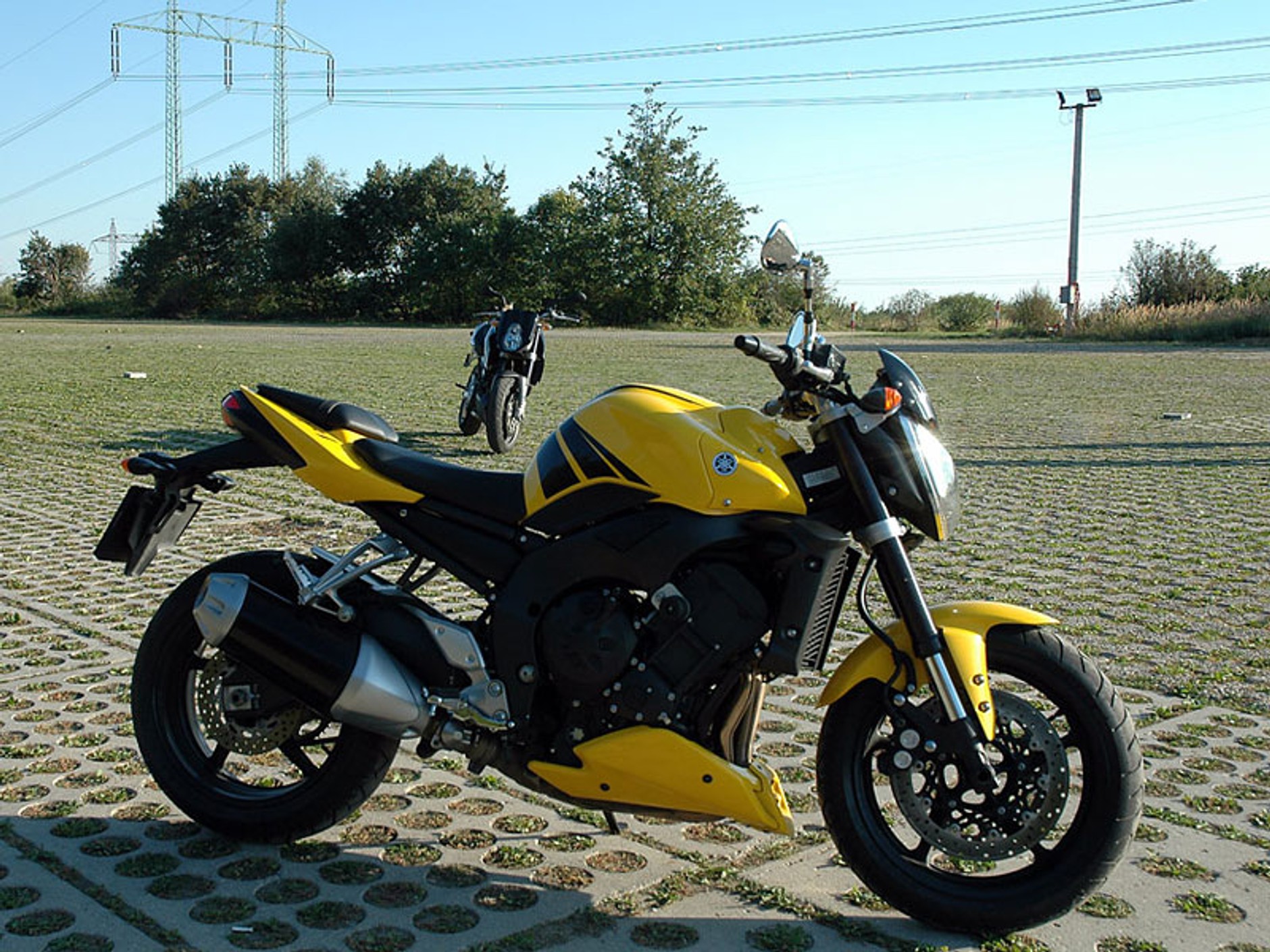 KTM 990 SuperDuke vs. Yamaha FZ1 (test porównawczy)