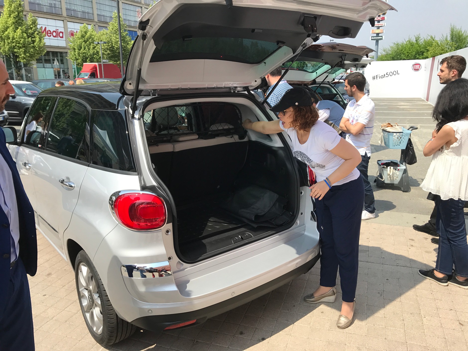 MOPAR przygotował sporo ciekawych akcesoriów. Nie zabrakło produktów ułatwiających przewóz psów