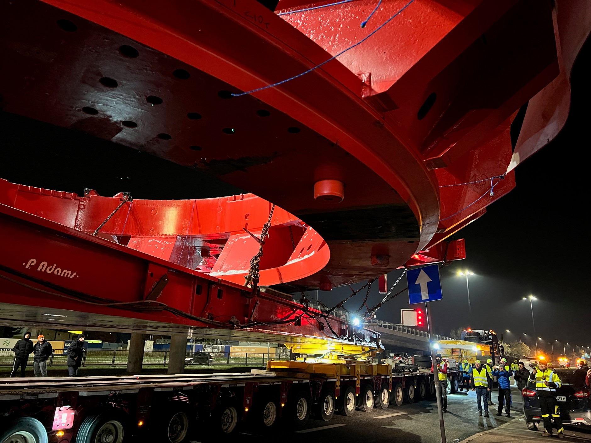 Transport gigantycznej maszyny TBM w Warszawie