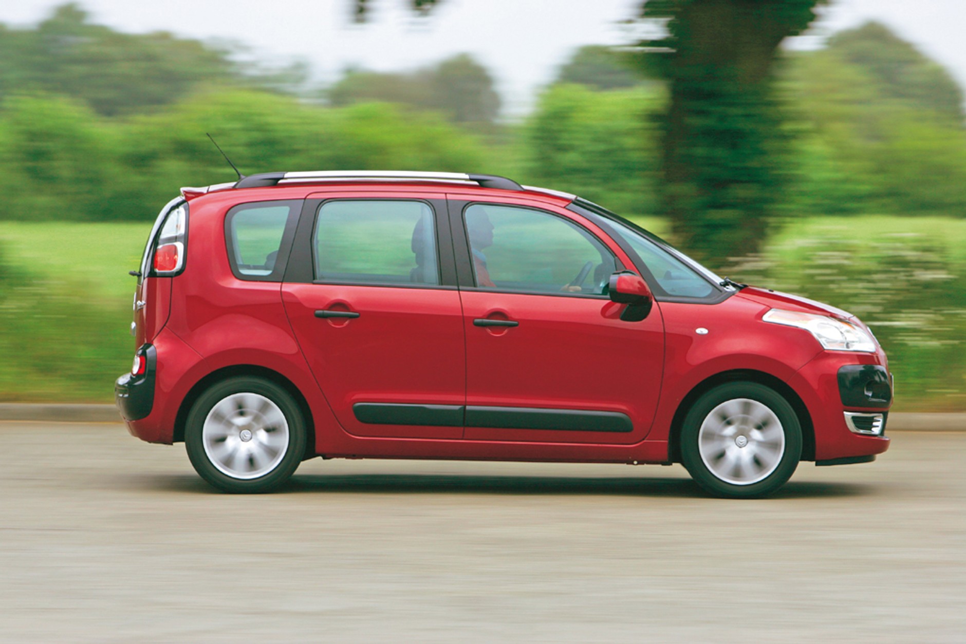 Zaskakująco funkcjonalne auta - Kia Soul kontra Citroen C3 Picasso, Honda Jazz, Renault Grand Modus i Skoda Roomster. Pudełka są teraz w modzie