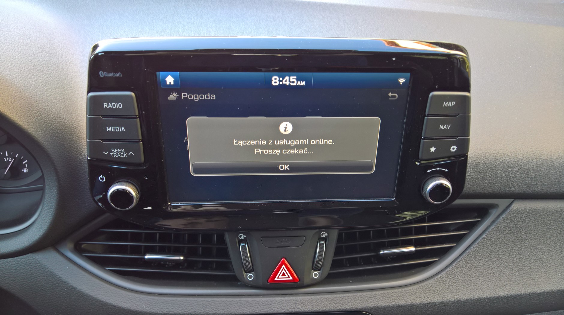 Hyundai I30 1.6 CRDI - oczekiwanie na połączenie online pojawia się od czasu do czasu mimo pełnego zasięgu LTE