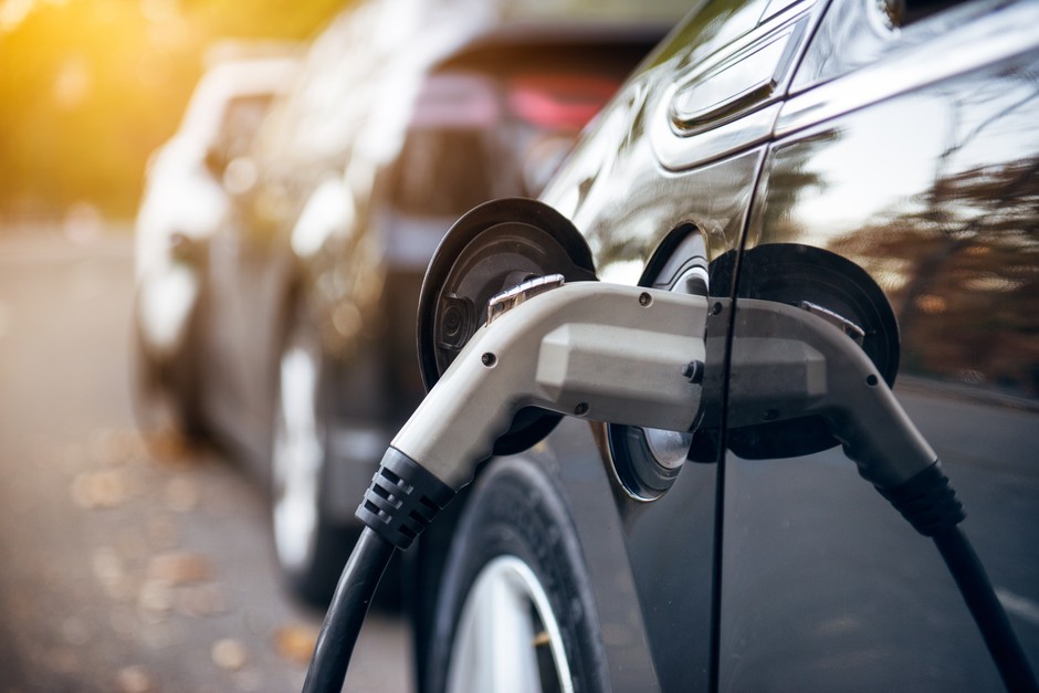 Ładowanie samochodu elektrycznego