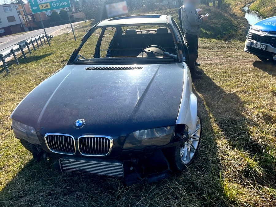 Testował auto po naprawie. BMW nie miało zderzaków, drzwi, szyb, a nawet foteli