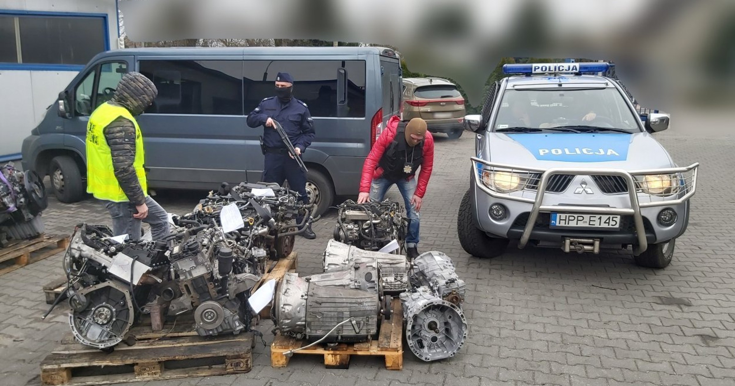 Policja odzyskała części ze skradzionych aut 