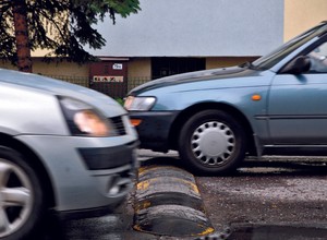 Progi zwalniające – głupota czy wybawienie?