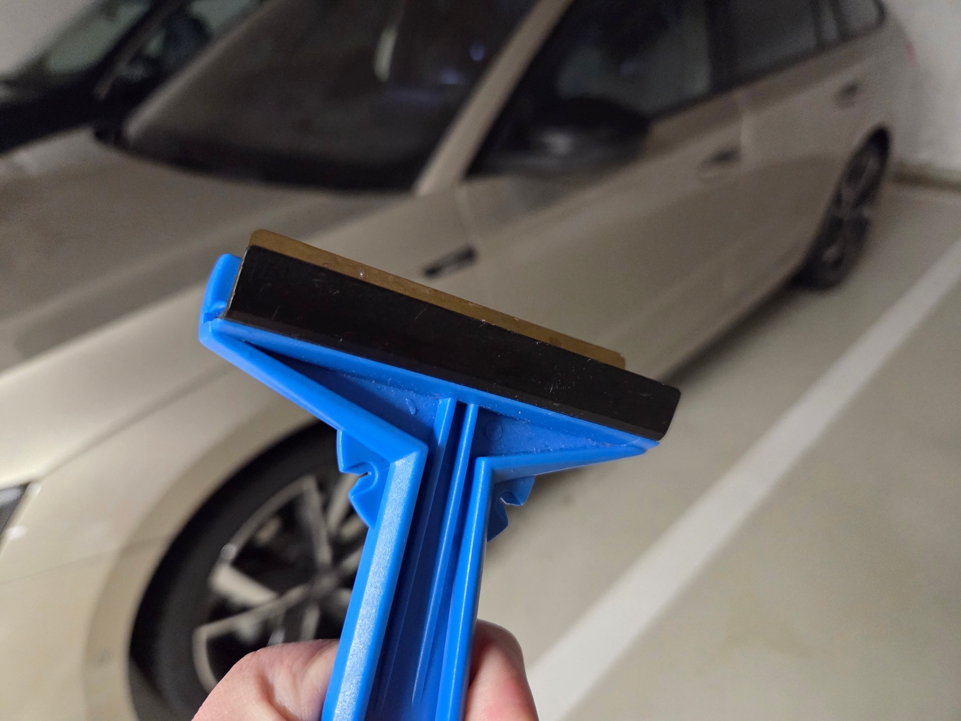 Skrobaczka do szyb ze ściągaczką do wody