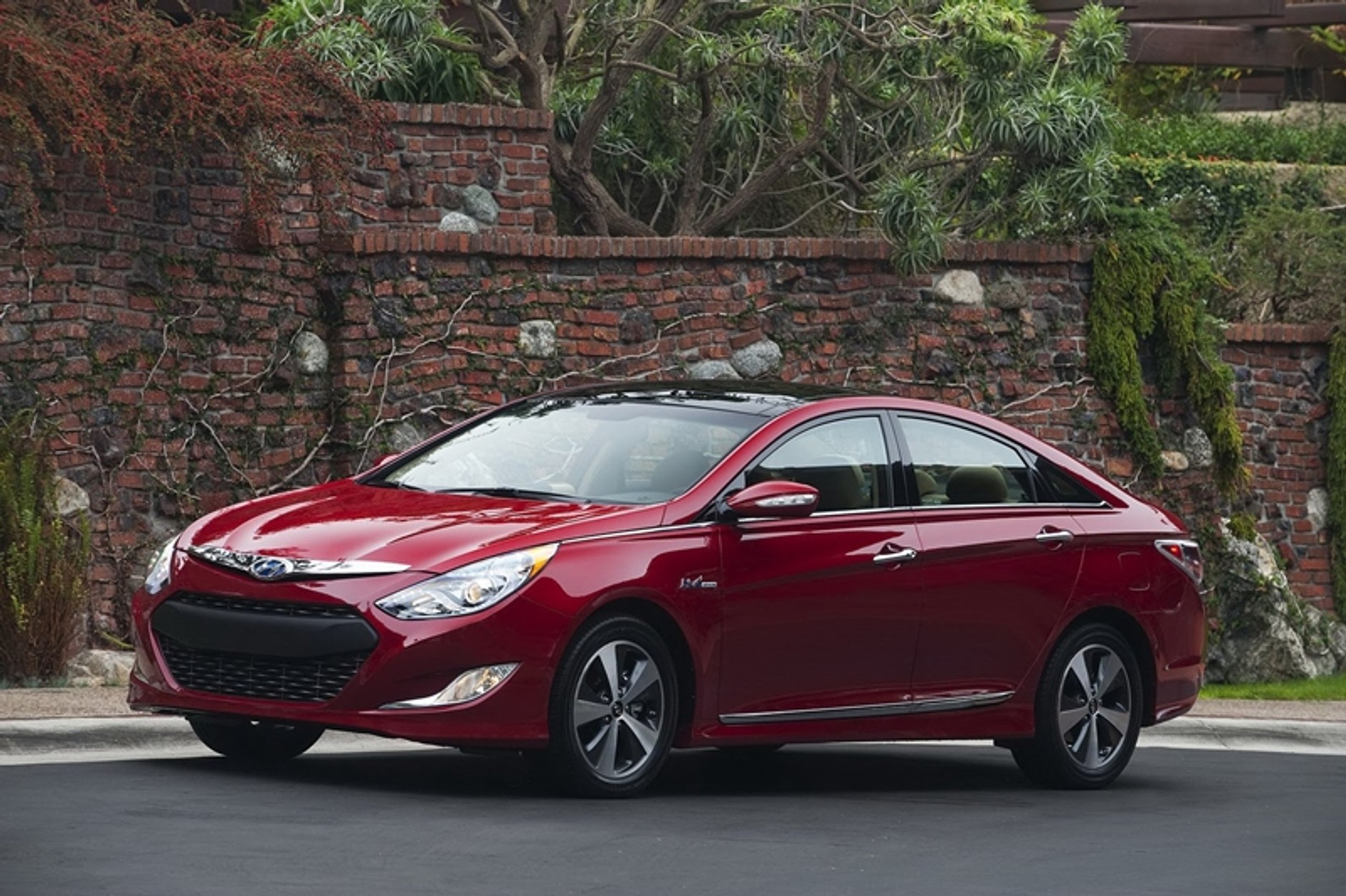 Hyundai i40 na Ciebie patrzy