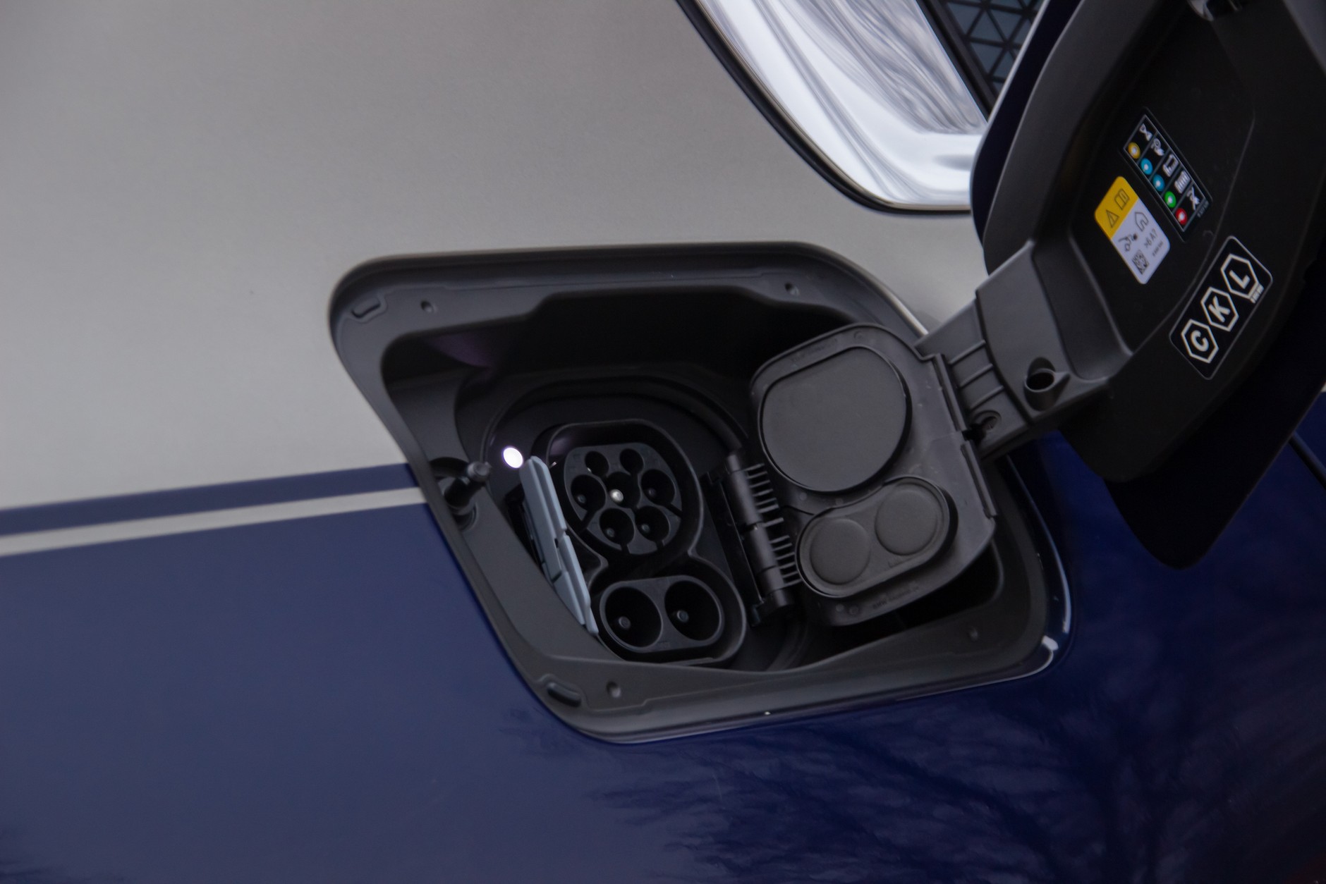 BMW i7