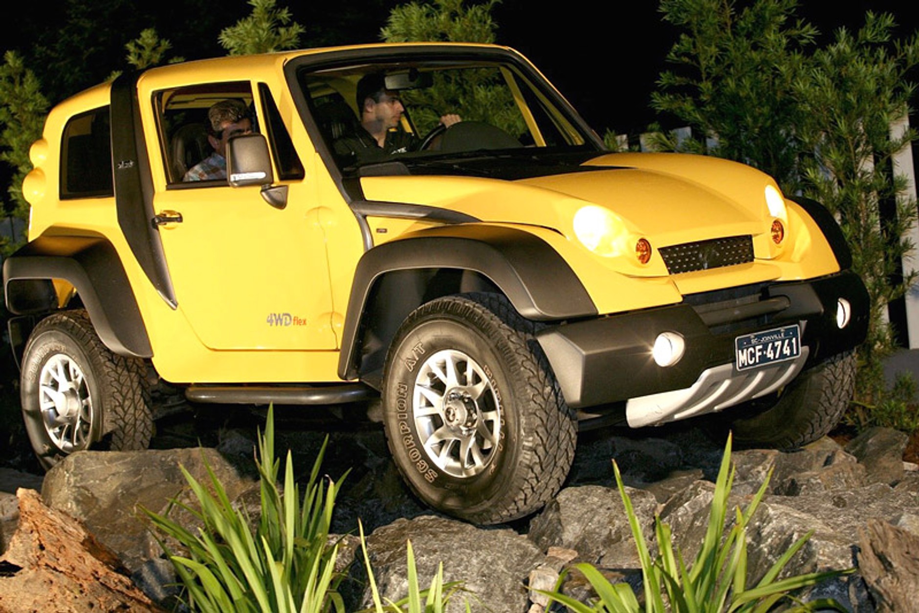 TAC Stark: lekki i zwrotny off-road z Brazylii (+ wideo)