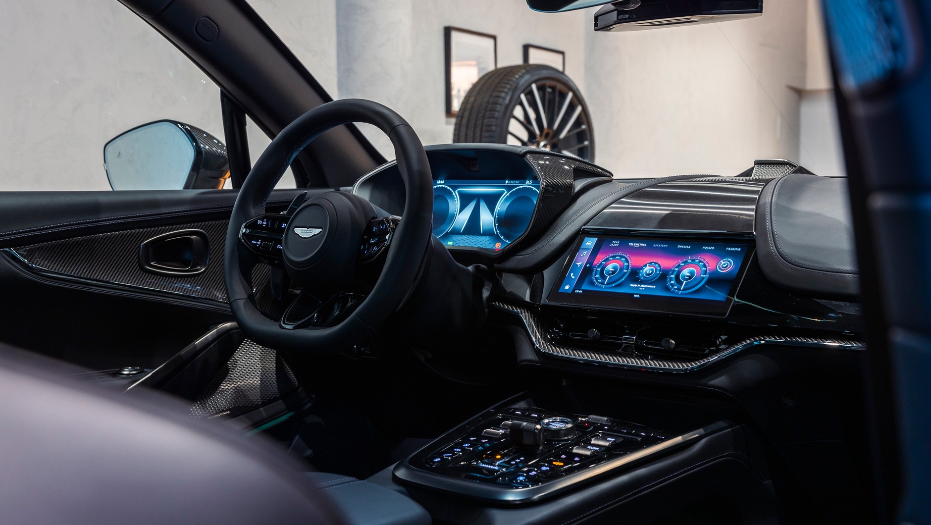 Aston Martin DBX S