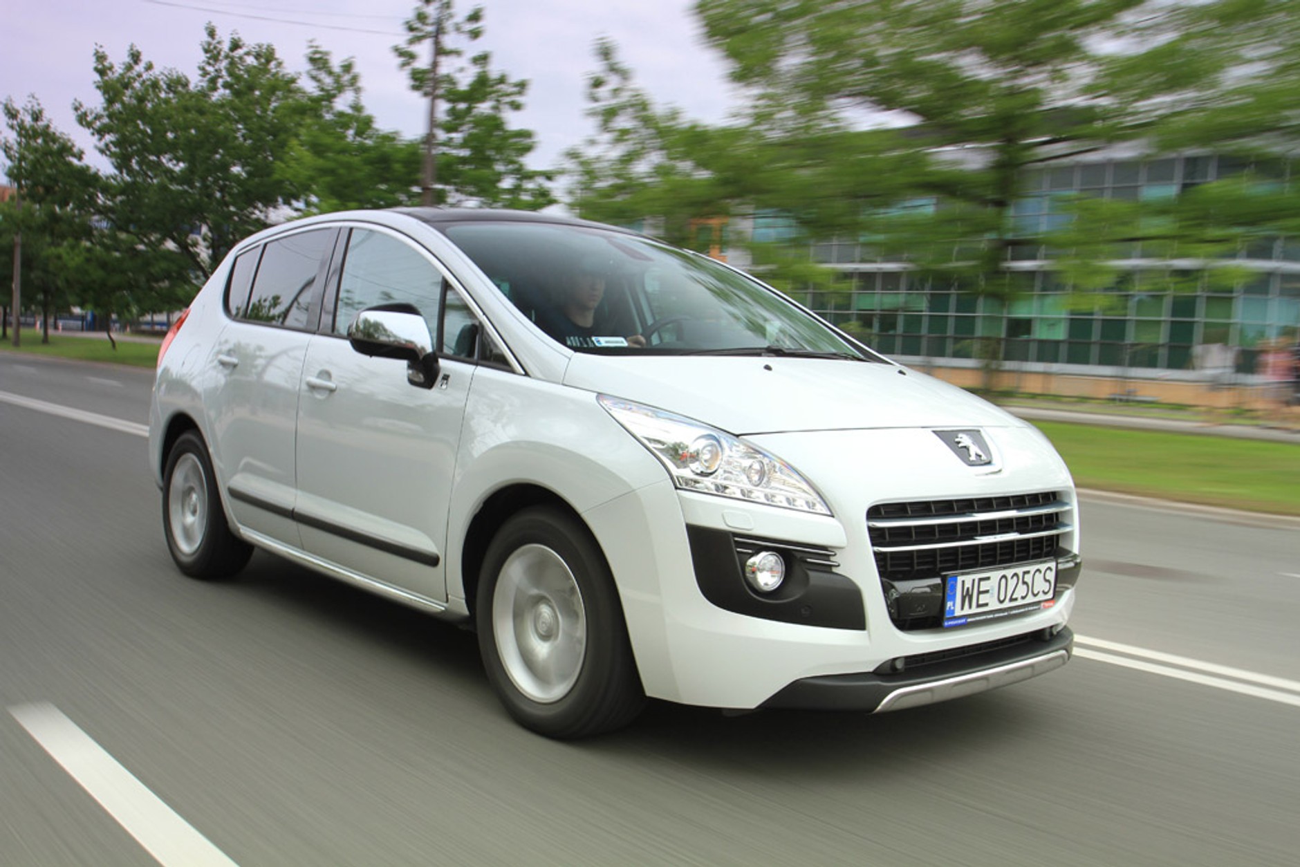 Peugeot 3008 HYbrid4: hybryda dla rozrzutnych ekologów