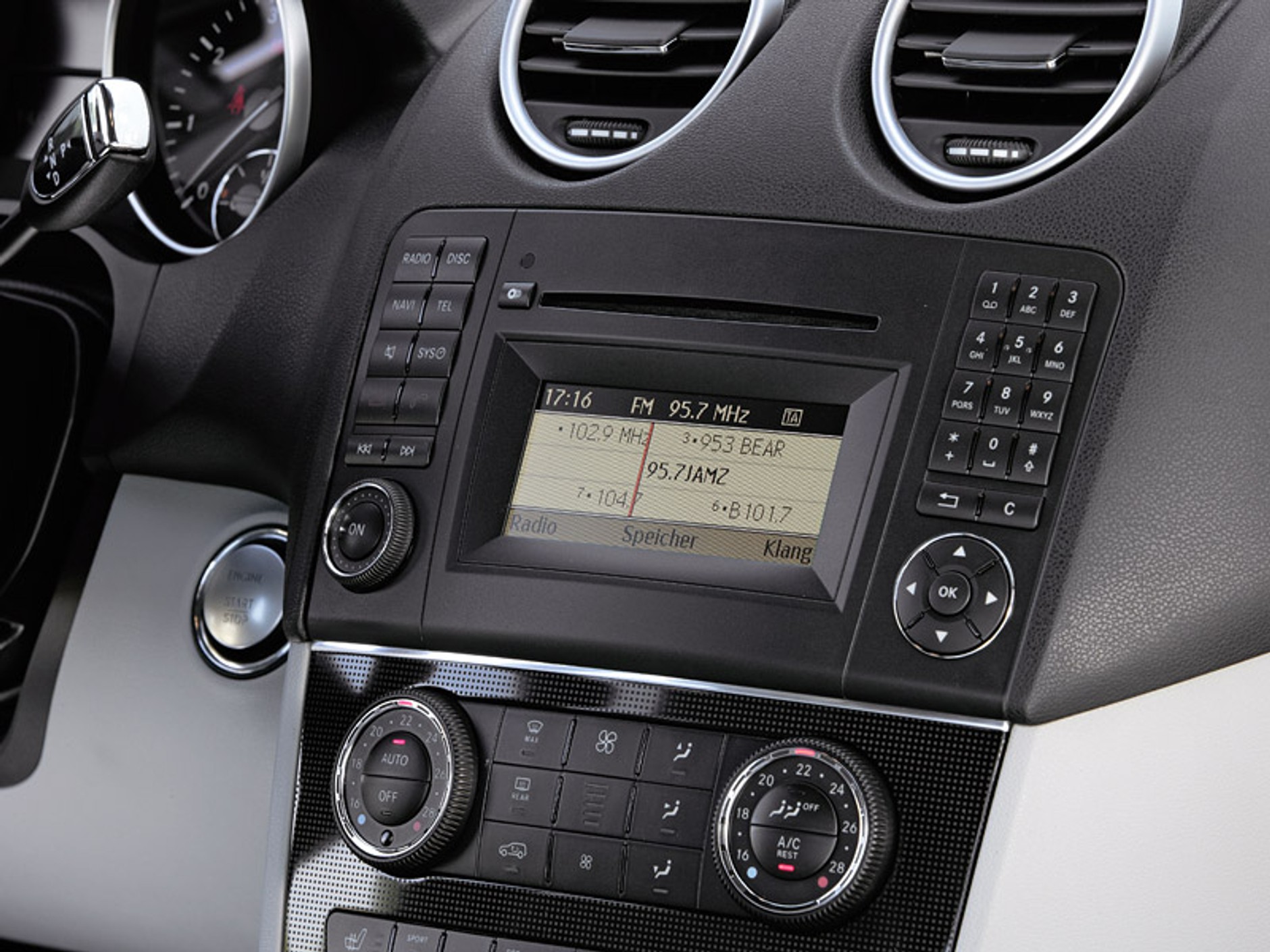 Mercedes-Benz M: facelifting stuttgarckiego SUV-a