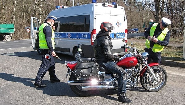 Mniej kontroli drogowych, czyli policyjna grypa