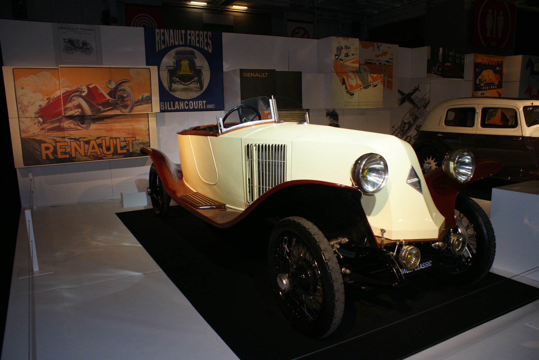 Klasyki i ich reklamy na salonie w Paryżu