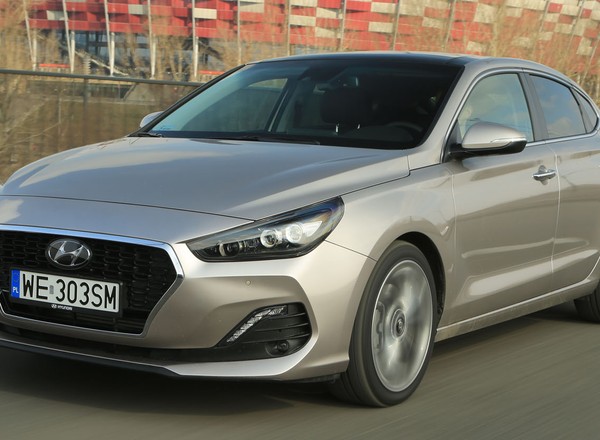 Hyundai i30 Fastback 1.4 T-GDI DCT - kompakt z ambicjami do klasy premium