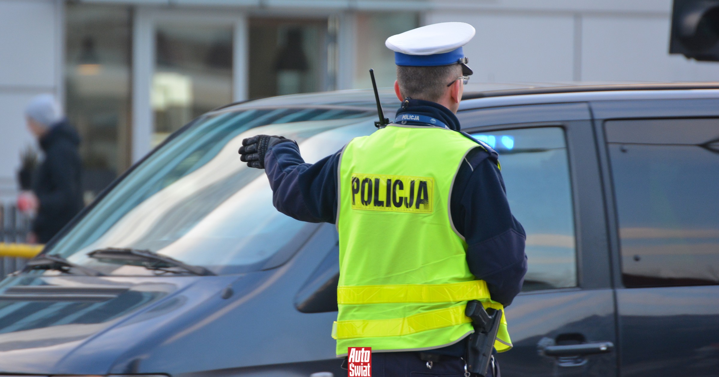 Policjant za kierownicą twojego auta. To dozwolone w określonych sytuacjach